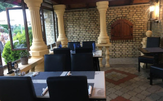 Restoran Pukni Zoro inside