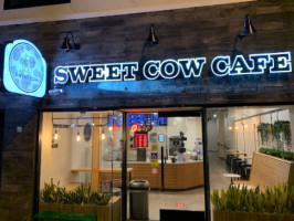 Sweet Cow Cafe Ice Cream Bubble Tea Dessert outside