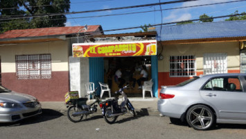 El Compadrito Cafeteria outside