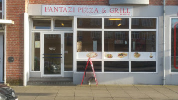 Fantazi Pizza outside