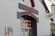 Dol's Pizza outside