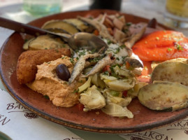 Bakalikon Griechische Taverne food