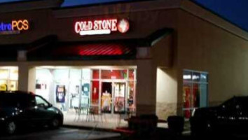 Cold Stone Creamery inside