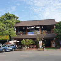 Cafe Phố Hội outside