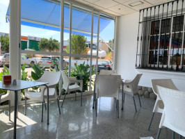 Cafe Cuatro Caminos inside
