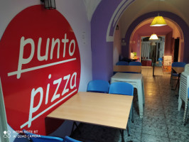 Punto Pizza inside