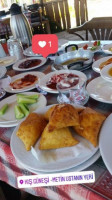 Kis Guenesi Restoran food