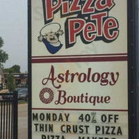 Pizza Pete outside