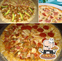 Sally`s Pizza food