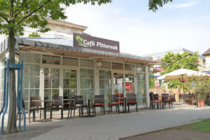 Cafe Pittoresk outside