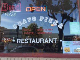 Bravo Pizza outside