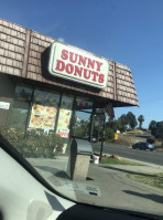 Sunny Donuts outside
