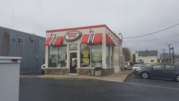 Honey Dew Donuts outside