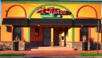 El Tipico Restaurant outside