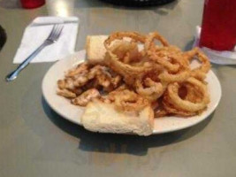 Griffin's Poboy And Grille food