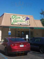 Olive Garden Italian outside