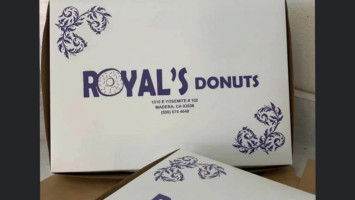 Royal's Donuts inside