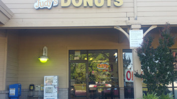 Judy's Donuts outside