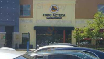 Toro Azteca outside