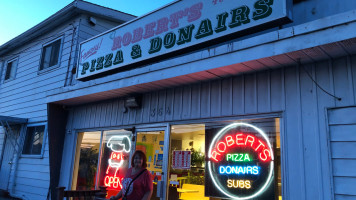 Robert's Pizza Donairs & Subs food