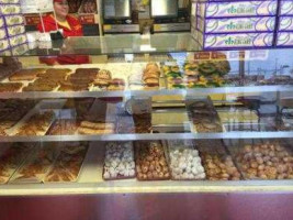 Mr. Ronnie's Famous Hot Donuts food