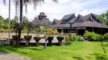 The Zuri Kumarakom, Kerala Resort outside