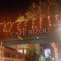 Cafe Bizou Sherman Oaks outside