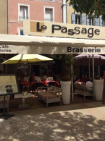Le Passage Brasserie inside