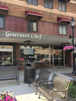 Gourmet Chef outside