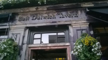East Dulwich Tavern outside