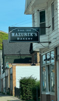 Mazurek's Bakery outside