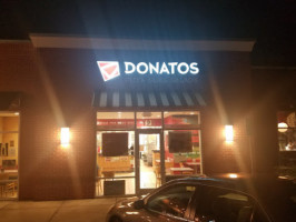 Donatos Pizza outside