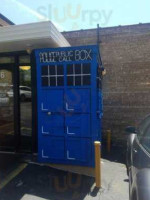 Blue Box Cafe outside