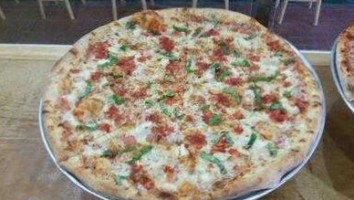 Vic's Pizza food