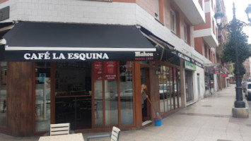 Café La Esquina outside