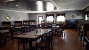 Hilltop Restaurant Bar inside