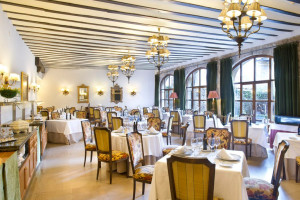 Parador De Santillana Gil Blas. El Jardin De Gil Blas food