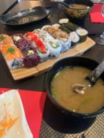 Les Trois Sakuras food