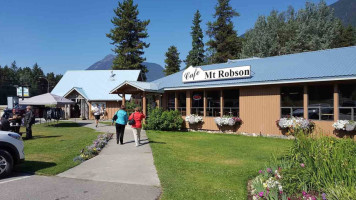 Cafe Mount Robson outside