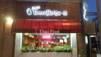 May's Thai Kitchen outside