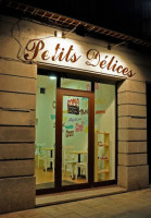 Petits Delices inside