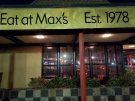 Max's Of Burlingame food
