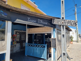 Tasca Tinicas outside