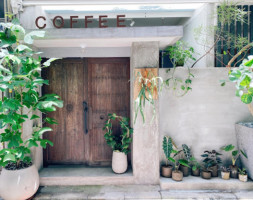 Jack Nana Coffee Store inside
