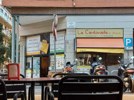 La Cantonada De Bacardi outside