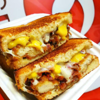 Planet Grilled Cheese Countryside Mall food