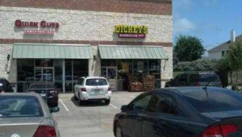 Dickey's Barbecue Pit outside