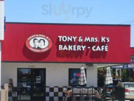 Tony Mrs K's Cafe outside