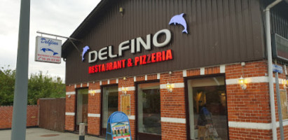 Delfino outside