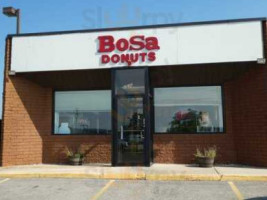 Bosa Donuts outside